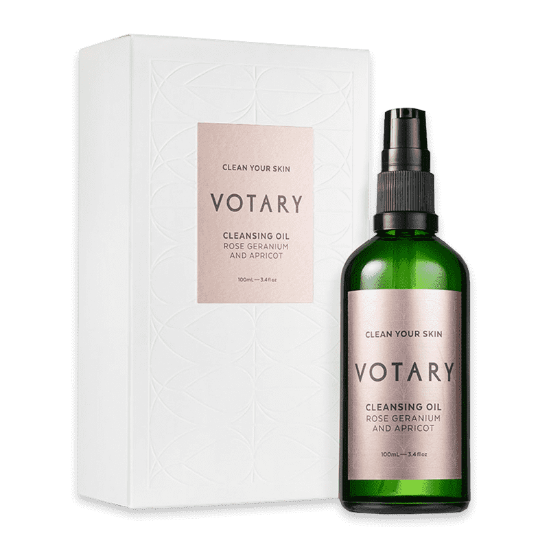 Cleansing-Oil-Bottle-and-Box_optimized Grüne Flasche und weiße Box von Votary Cleansing Oil mit Rose, Geranie und Aprikose, 100 ml.