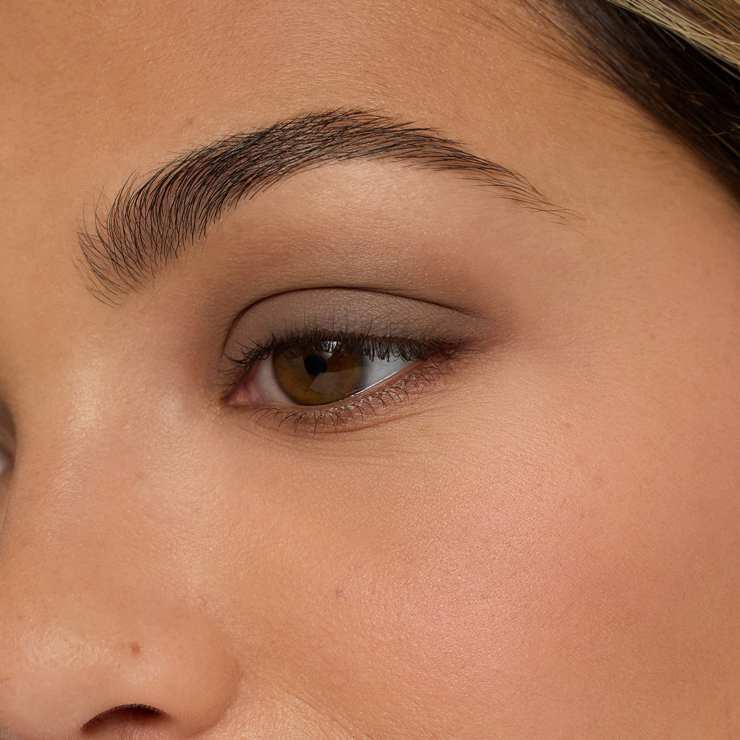 14601-jane-iredale-ColorLuxe-Eye-Shadow-Sticks-Dove-Grey-3