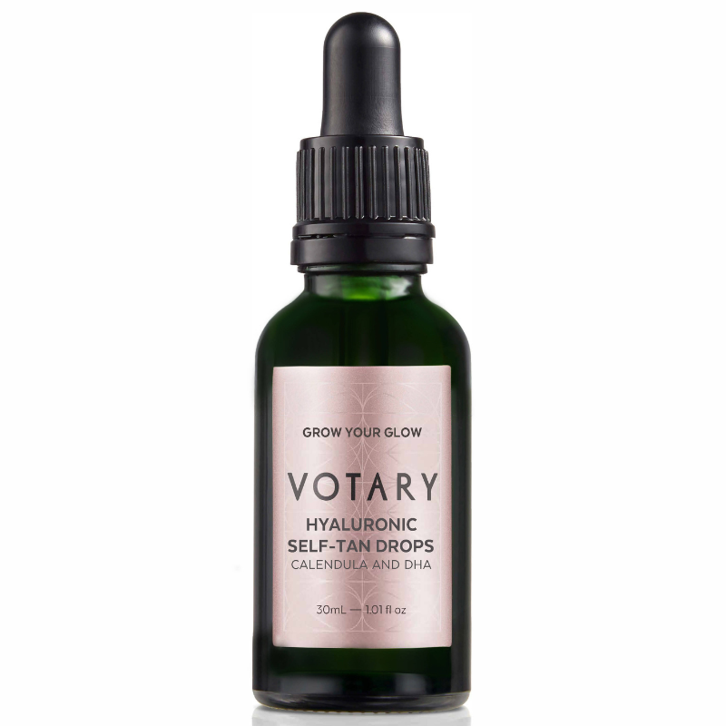 VOTARY-HYALURONIC-SELF-TAN-DROPS-CALENDULA-AND-DHA VOTARY Hyaluronic Self-Tan Drops, 30ml Flasche, mit Calendula und DHA, auf weißem Hintergrund.