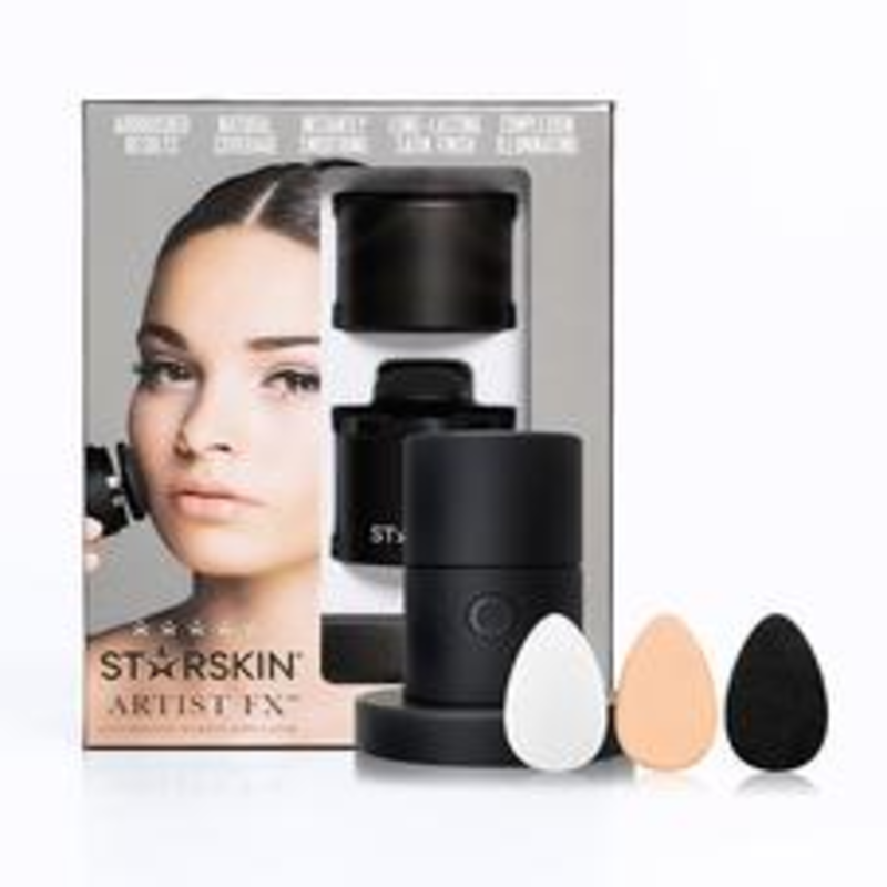 STARSKIN Artist FX Set mit Applikator und Schwämmen vor Verpackung mit abgebildetem Gesicht einer Frau.