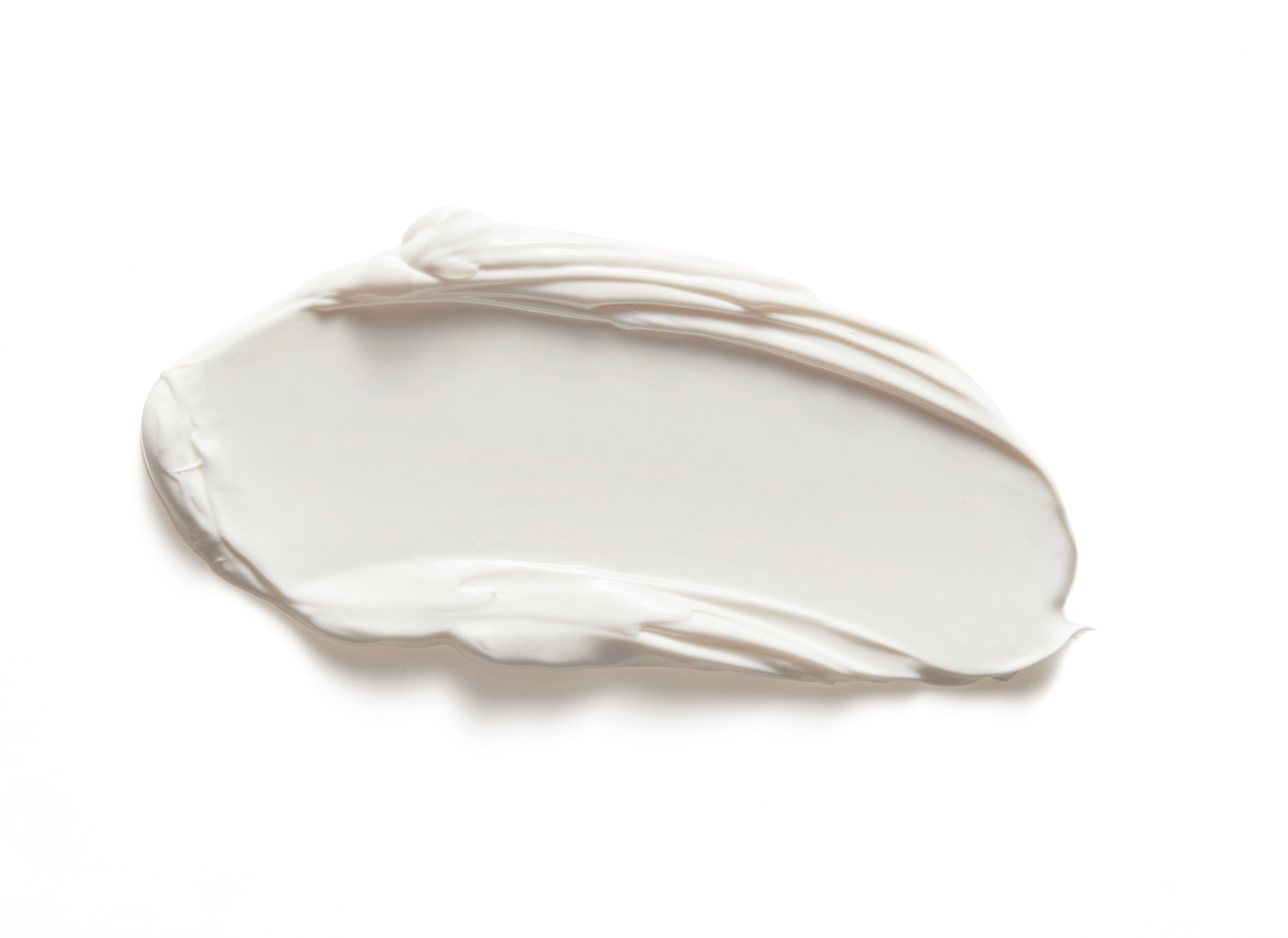 Nahaufnahme einer weißen Creme auf weißem Hintergrund.