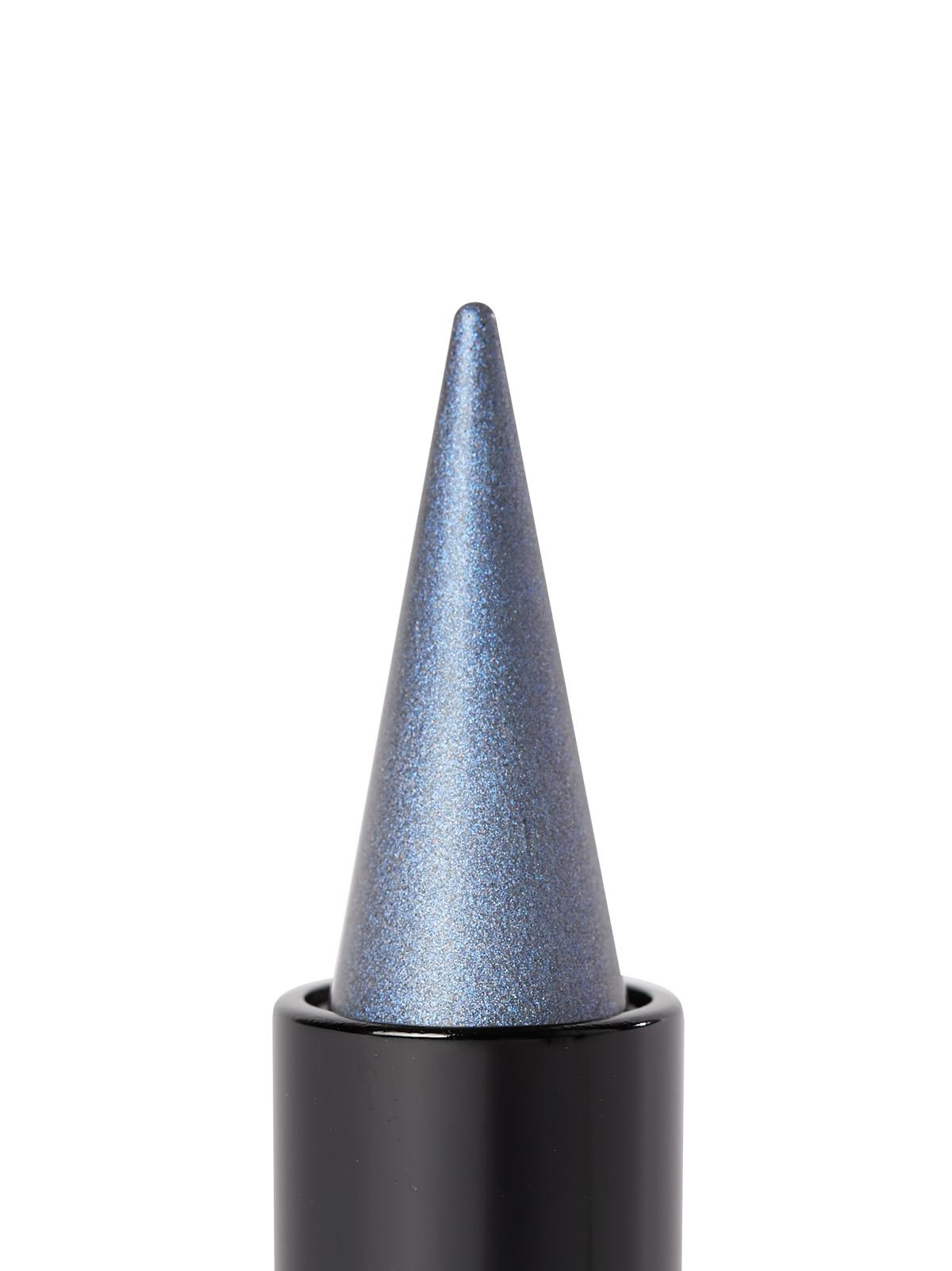 image_121766_3 Blauer Kajalstift mit schwarzer Basis auf weißem Hintergrund.