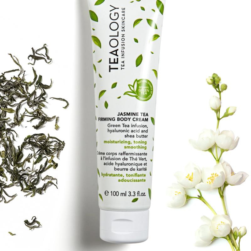 TEAOLOGY-Jasmine-Tea-Firming-Body-Cream-100ml-Try-me-size TEAOLOGY Jasmine Tea Firming Body Cream 100ml Tube, umgeben von Jasminblüten und Teeblättern.