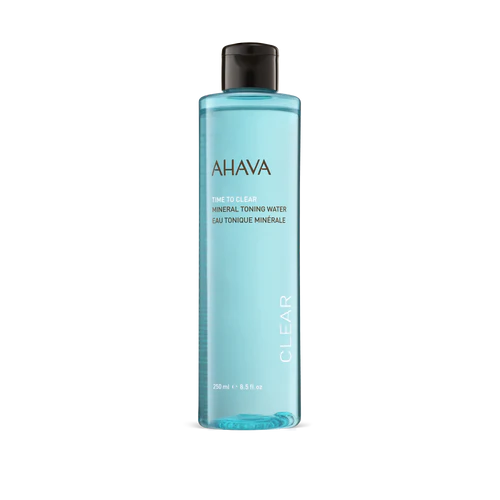 mineral-toning-water_500x500 Eine Flasche Ahava Mineral Toning Water mit blauem Etikett und schwarzem Deckel, 250 ml.